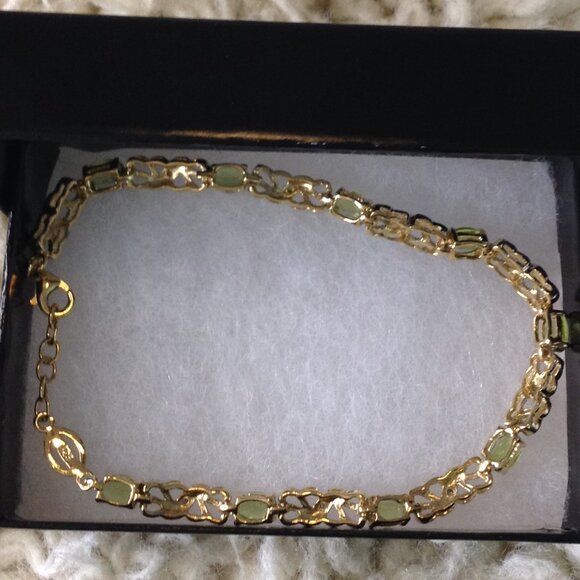 NWT Diamond & Peridot Tennis Bracelet; Sterling over 18K Gold. 7.7" long, Classy - Picture 3 of 3